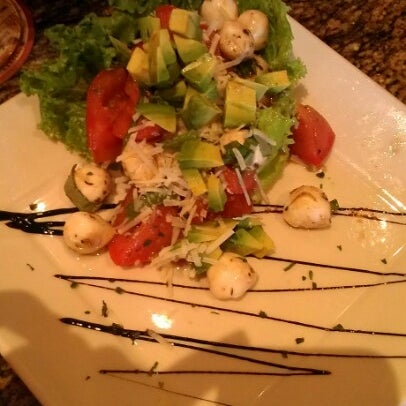 Photo taken at BJ&#39;s Restaurant &amp; Brewhouse by Melissa B. on 9/13/2012
