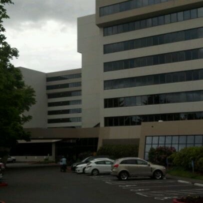 Foto scattata a Embassy Suites by Hilton da Jina E. il 6/2/2012