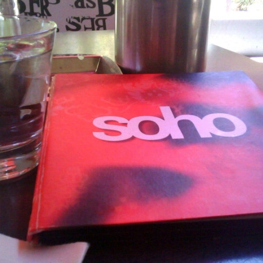รูปภาพถ่ายที่ Soho Bar โดย Markos S. เมื่อ 7/4/2012