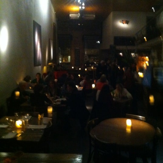 4/27/2012 tarihinde Pablo T.ziyaretçi tarafından Bar 6'de çekilen fotoğraf