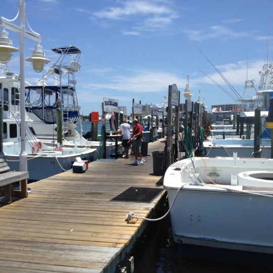 รูปภาพถ่ายที่ Destin Charter Fishing Service โดย Tina H. เมื่อ 6/20/2012