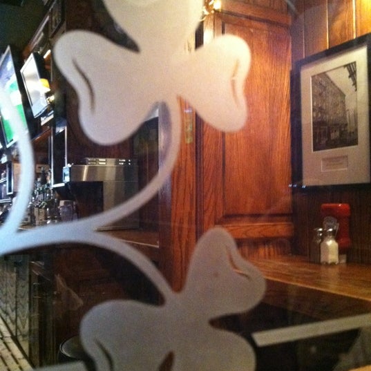 Das Foto wurde bei Kinsale Tavern von Jenn A. am 3/13/2012 aufgenommen