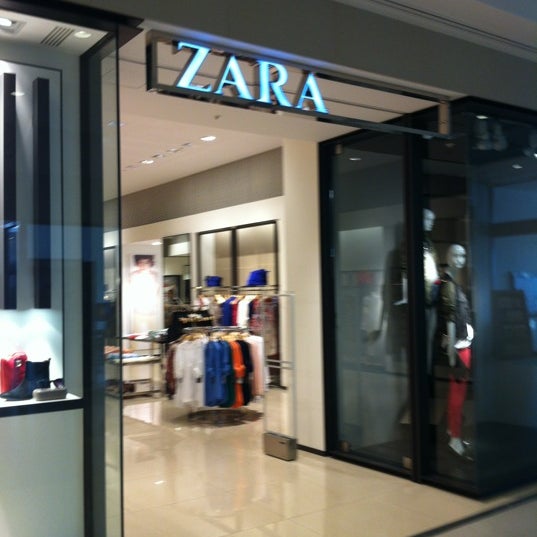 Zara Clothing Store In 横浜市