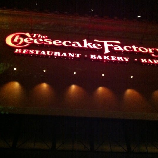The Cheesecake Factory Huntington Beach'da Amerikan Restoranı