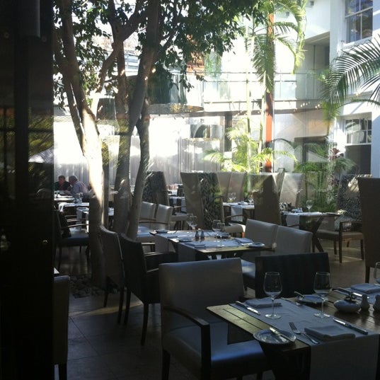 รูปภาพถ่ายที่ Vineyard Hotel &amp; Spa โดย Jaqi0h เมื่อ 5/21/2012