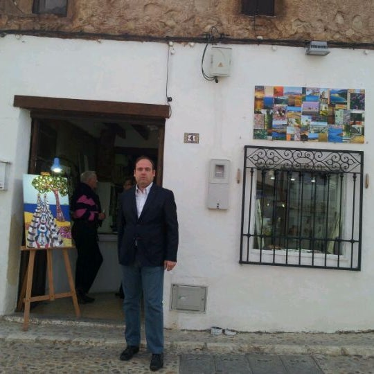 Photo taken at Rico&amp;Nuño.- Taller de Arte by Raúl B. on 4/14/2012