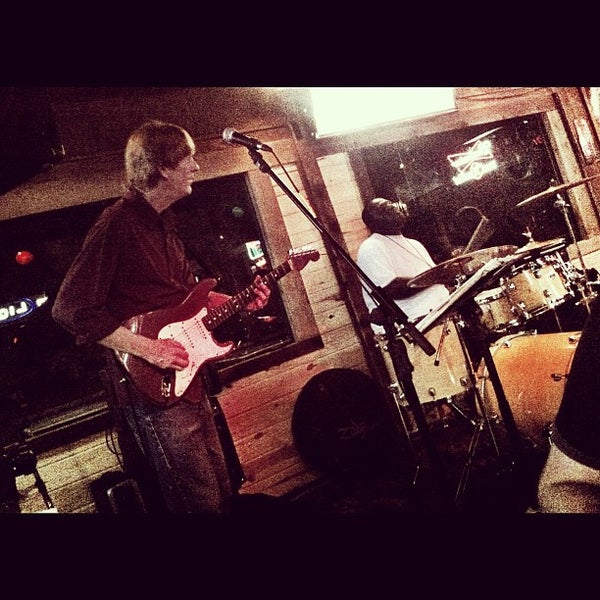 6/30/2012にHeather R.がMcB&#39;s Bar &amp; Grillで撮った写真