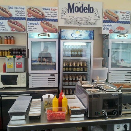 Photo taken at Terraza Modelo Hot-Dog Stand by Edgar R. on 4/27/2012