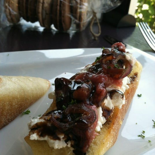 Try the specialty bruschetta: chèvre, ruhbarb compote, sliced dates, balsim reduction. So tasty!!!