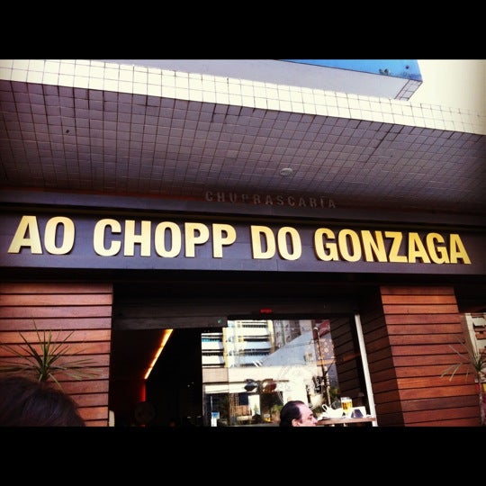 Photo taken at Ao Chopp do Gonzaga by Dani V. on 8/26/2012