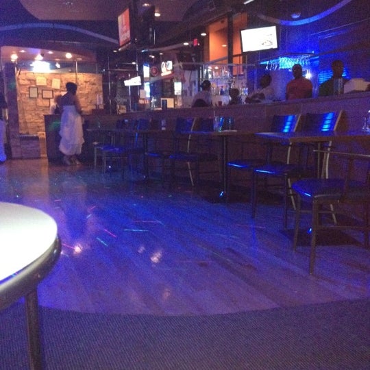 Foto tomada en Skyboxx Restaurant &amp; Sports Bar  por Vint el 5/27/2012