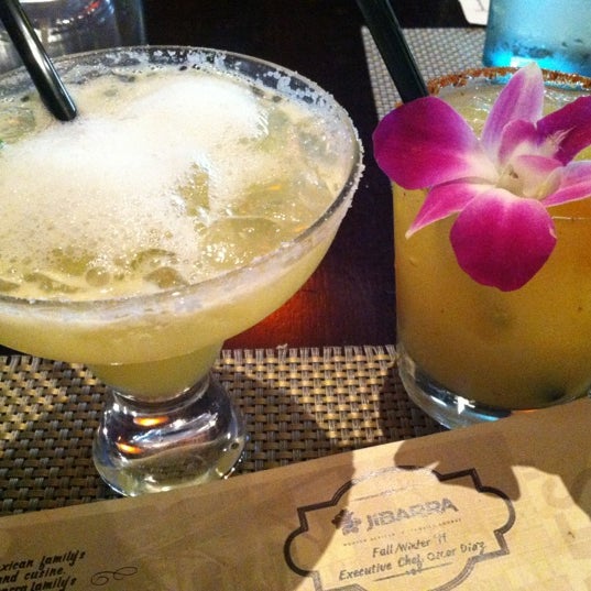 5/22/2012 tarihinde Stoiveyziyaretçi tarafından Jibarra Mexican Tequila Lounge'de çekilen fotoğraf