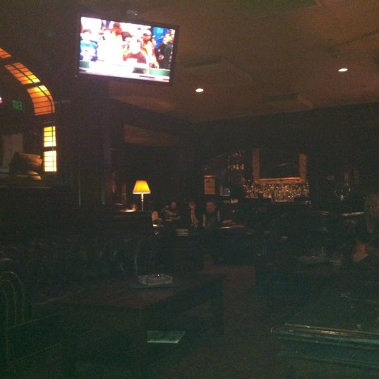 Foto scattata a Del Frisco&#39;s Cigar Lounge da Roland F. il 4/25/2012