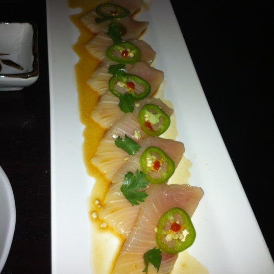 Foto diambil di Yen Sushi &amp; Sake Bar (Century City) oleh James W. pada 6/17/2012