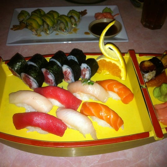 Photo taken at Sakura Sushi Japanese Restaurant by Danielle O. on 8/9/2012