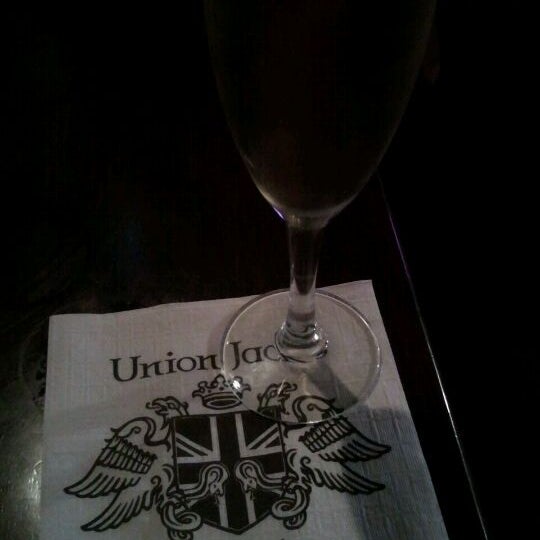 Das Foto wurde bei Union Jack&#39;s British Pub von Michelle D. am 9/3/2012 aufgenommen