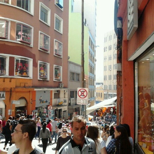 Photo taken at Shopping Porto Geral by Viviane R. on 8/25/2012