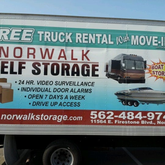 รูปภาพถ่ายที่ Norwalk Self Storage โดย Vivian C. เมื่อ 9/13/2012