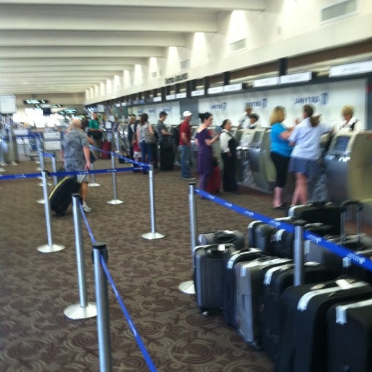United Airlines Ticket Counter Sky Harbor Terminal 2