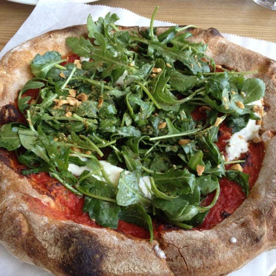 Foto scattata a Pitfire Pizza da Hilary il 7/21/2012
