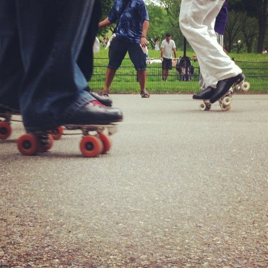 Photo prise au Central Park Dance Skaters Association (CPDSA) — Free Roller Skating Rink par Jory C. le5/26/2012