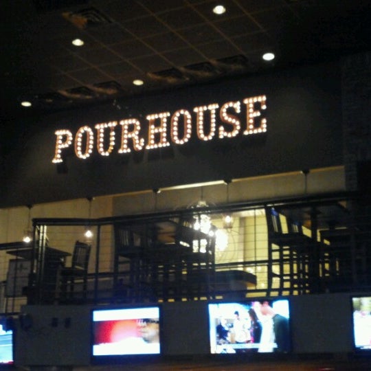 Foto tirada no(a) The Pourhouse por Michael Y. em 6/10/2012