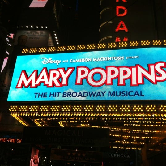 Снимок сделан в Disney&#39;s MARY POPPINS at the New Amsterdam Theatre пользователем Maru P. 4/12/2012