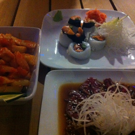 Снимок сделан в Sushi Blues Cafe пользователем GoGirl N. 3/30/2012