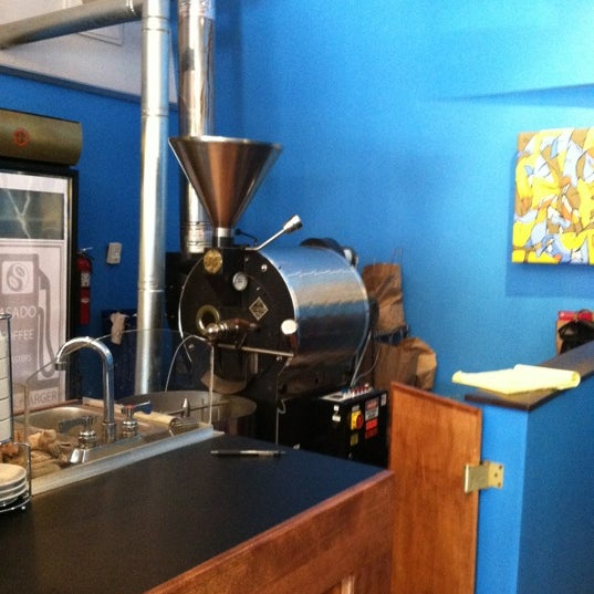 Foto diambil di Asado Coffee Co oleh Parker S. pada 7/15/2012