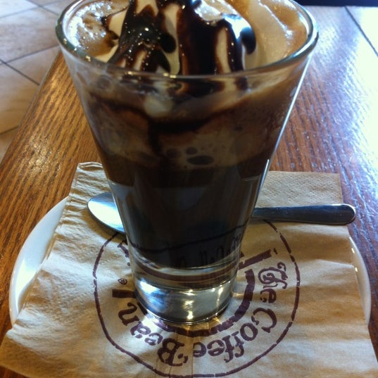 Photo taken at The Coffee Bean &amp; Tea Leaf by Melody B. on 9/10/2012