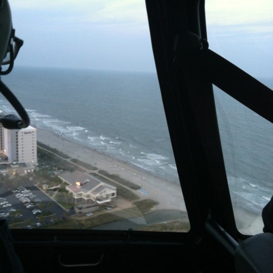 Foto tomada en Huffman Helicopters  por Nicole W. el 7/8/2012