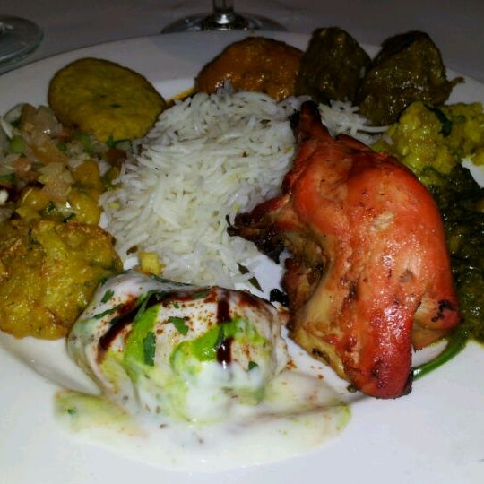 Снимок сделан в Sapphire Indian Cuisine пользователем La Fer @. 2/13/2012