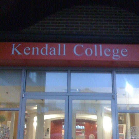 Foto tirada no(a) Kendall College por Jazmin M. em 5/1/2012