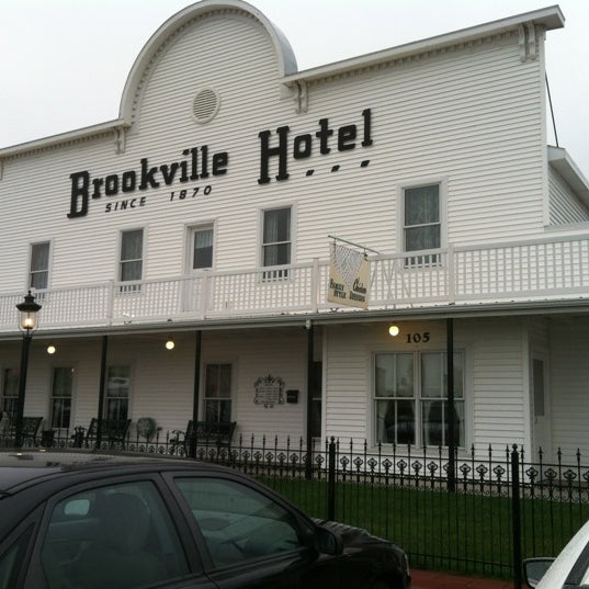 Foto tomada en Brookville Hotel  por Jordan S. el 4/29/2012