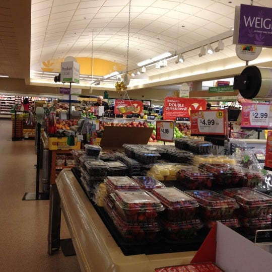 Super Stop & Shop Supermarket in Nanuet