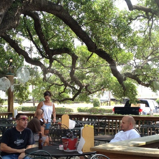 Live Oak Bar & Grill Sports Bar