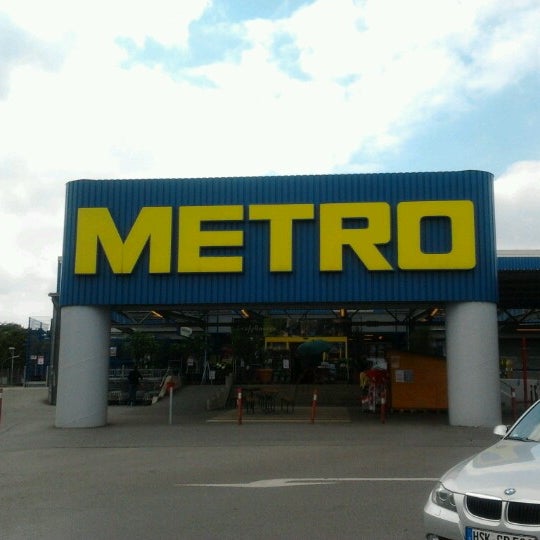 Photo taken at METRO Cash &amp; Carry by Ingo on 8/11/2012