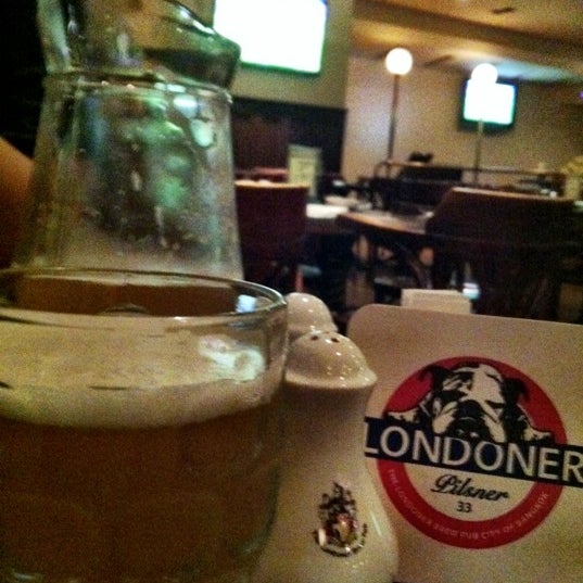 Photo taken at The Londoner by Pisut W. on 5/5/2012