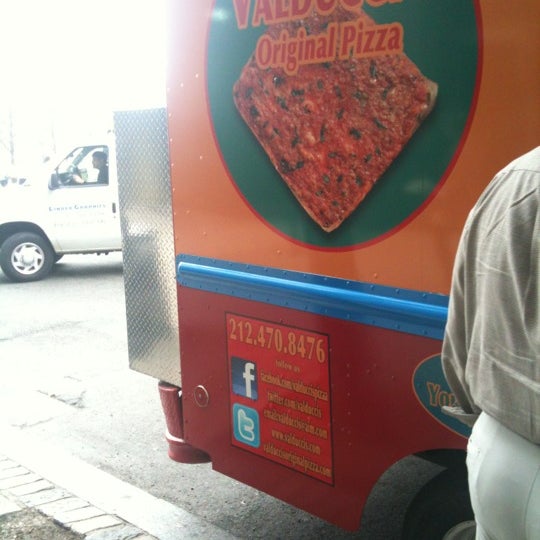 Das Foto wurde bei Valducci&#39;s Pizza and Catering von Chelle . am 3/21/2012 aufgenommen