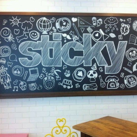 Foto tomada en Sticky  por Ketty C. el 6/2/2012