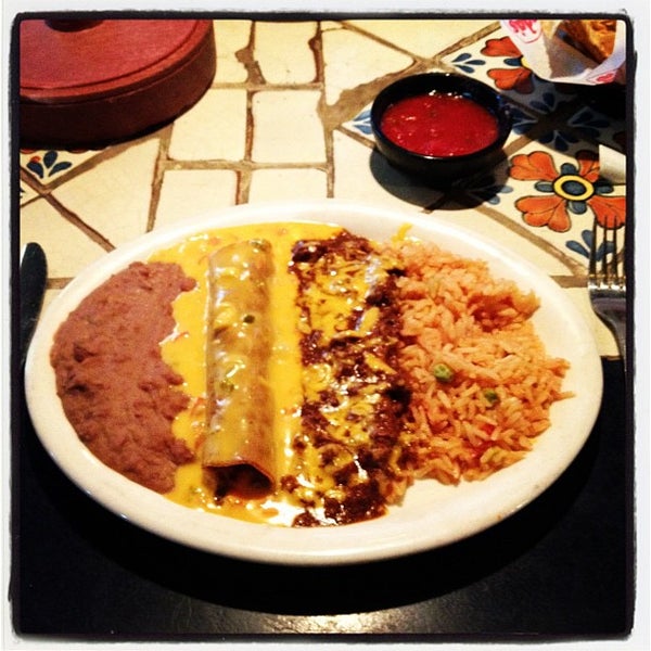 Foto tomada en Enchilada&#39;s Restaurant - Greenville  por Tony E. el 8/22/2012