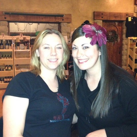 Foto tirada no(a) Paper Moon Vineyards por April D. em 4/8/2012