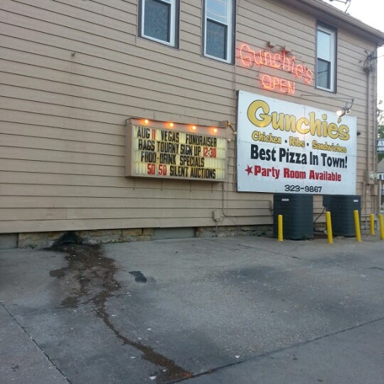 Gunchies American Restaurant in Davenport