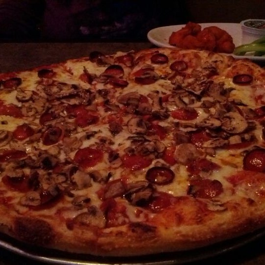 Снимок сделан в Santora&#39;s Pizza, Pub, and Grill пользователем Scot C @. 3/19/2012