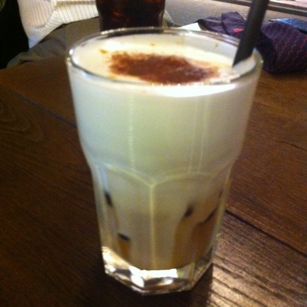 รูปภาพถ่ายที่ CHAN&#39;S Espresso Bar โดย Youno K. เมื่อ 6/21/2012