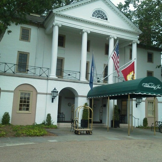 Photo taken at Williamsburg Inn, an official Colonial Williamsburg Hotel by KittyKat on 7/19/2012