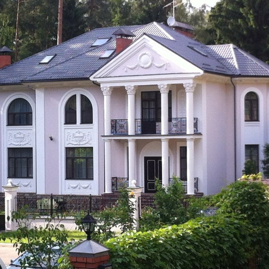 прасковеевка путин резиденция. дача лужкова в молоденово. резиденция мэра москвы молоденово. особняк грейси нью-йорк. бочаров ручей дворец путина.