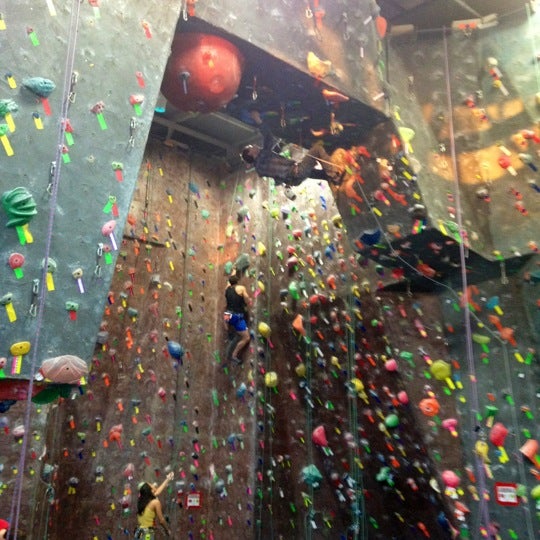 Photo taken at Brooklyn Boulders by Jessica B. on 3/19/2012