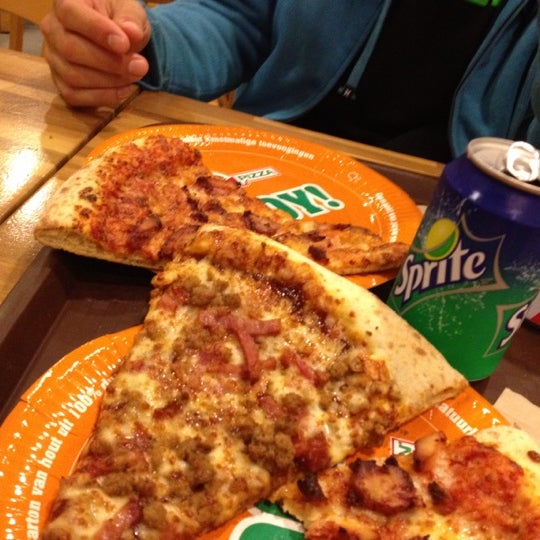 Photo prise au New York Pizza par Samuka C. le6/25/2012