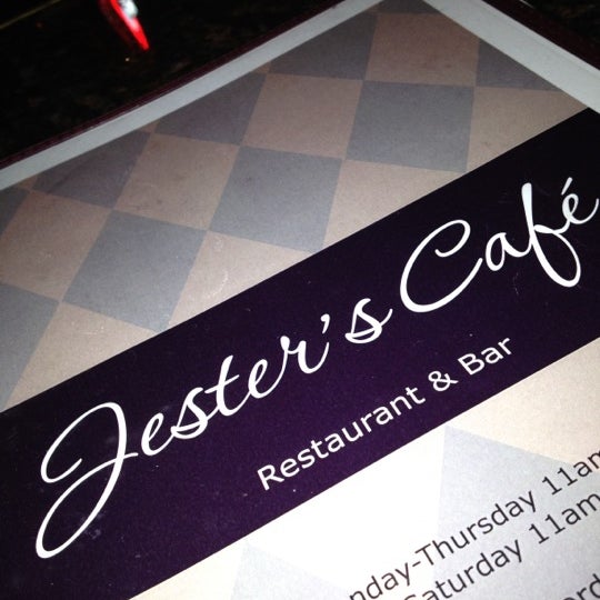 Photo prise au Jester&#39;s Cafe par Mary C. le8/4/2012